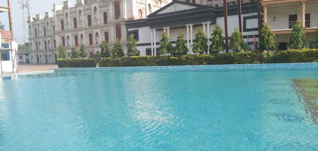 Aristro Club Hotel Колката Екстериор снимка